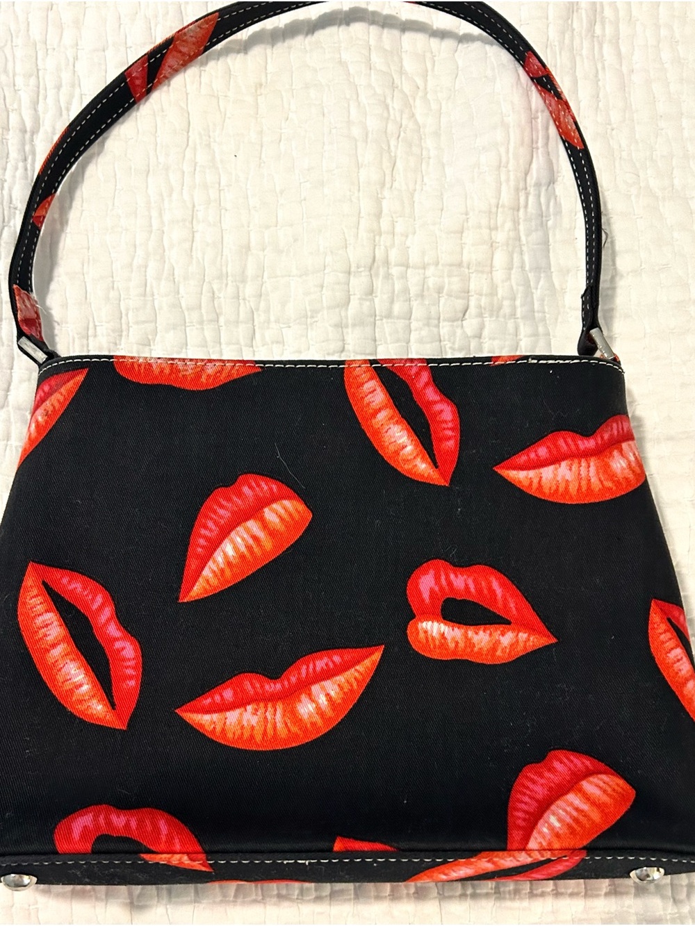 Source Unknown Black Shoulder Bag with Red and Orange Lip Print
